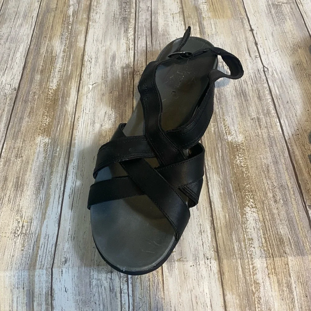 Merrell Women's Black Strappy Sandals Sz 11